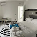 La Casa Delle Fate-area Marina Protetta 4* إزولا ديلي فيمين